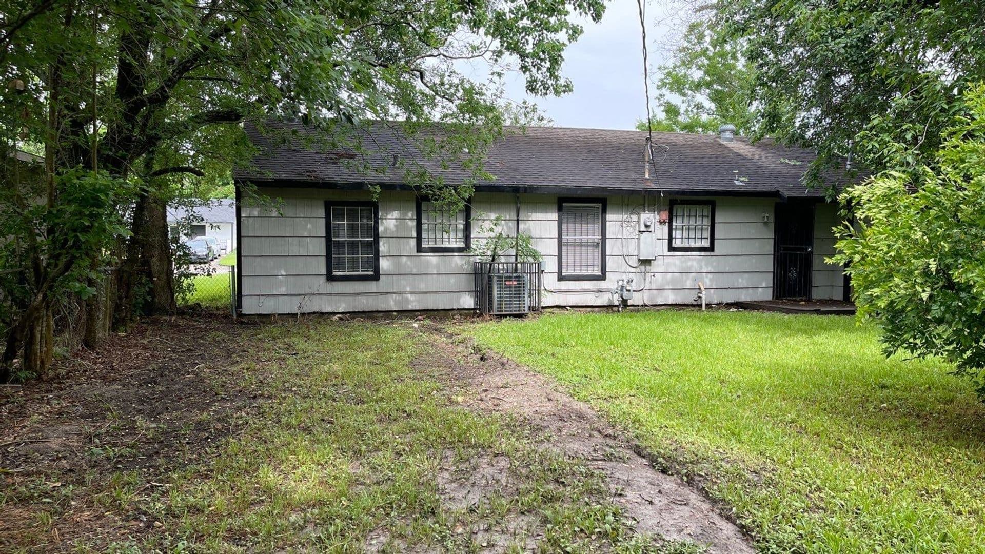Houston House: 8303 Saint Lo