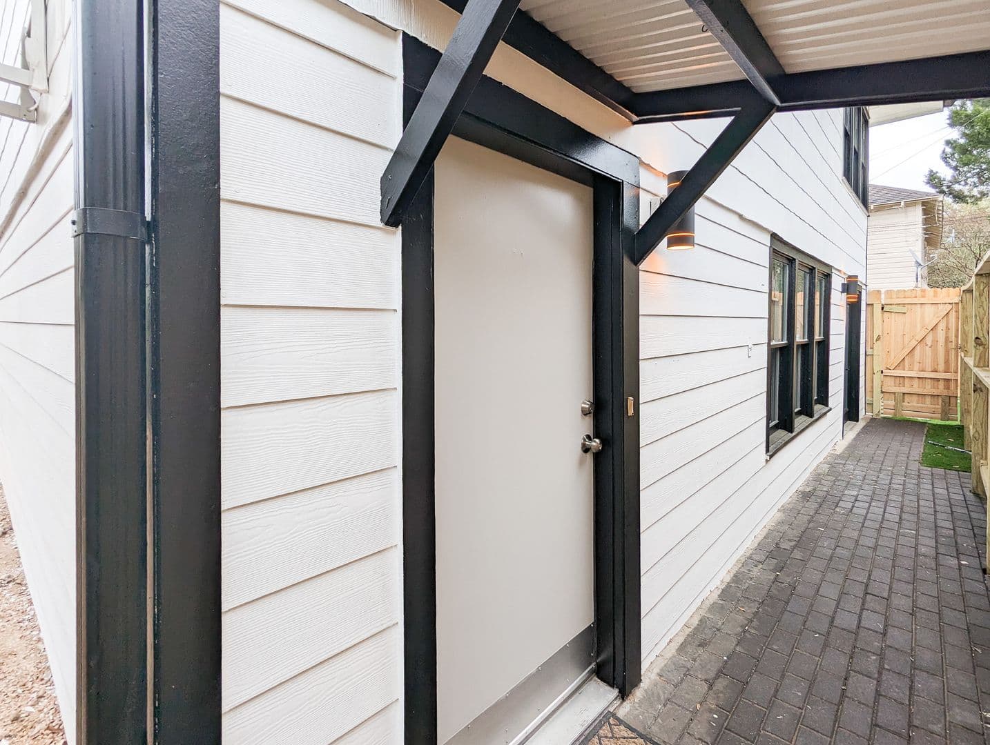 Houston Apartment: 2306 Addison Rd