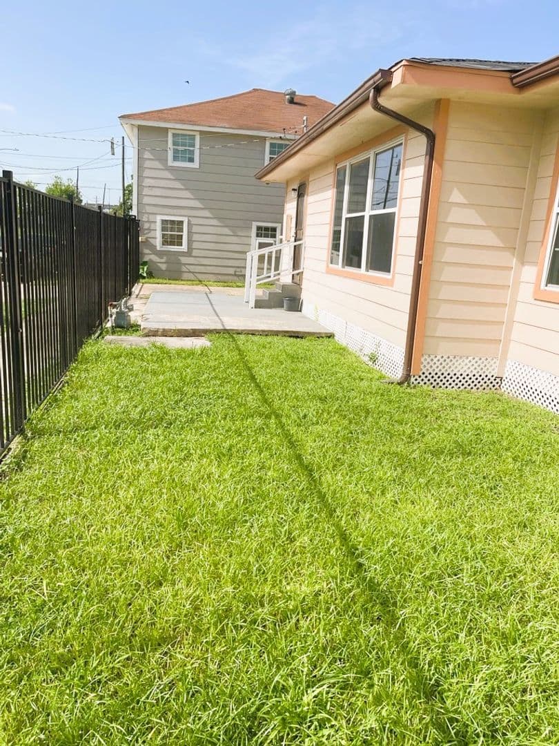 Houston House: 4620 Nichols St