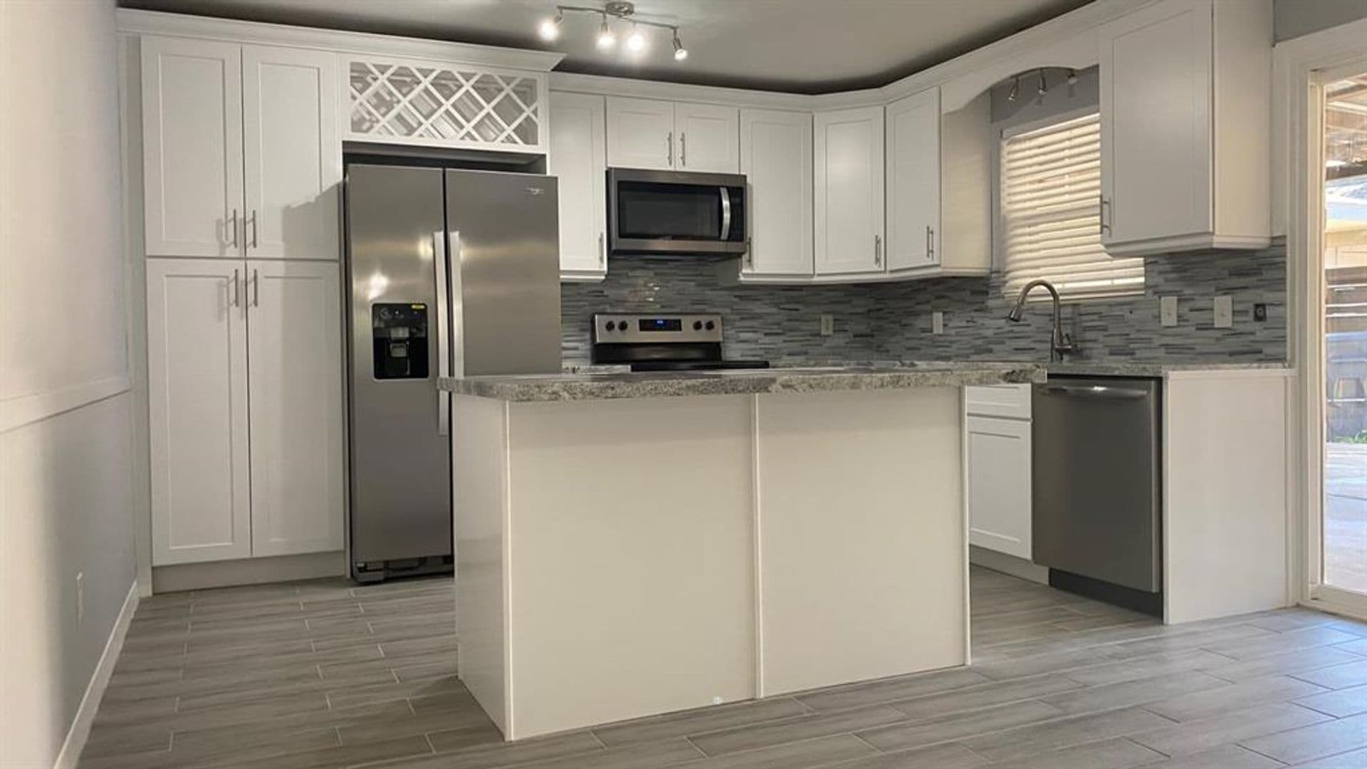 Houston Apartment: Waxwing St