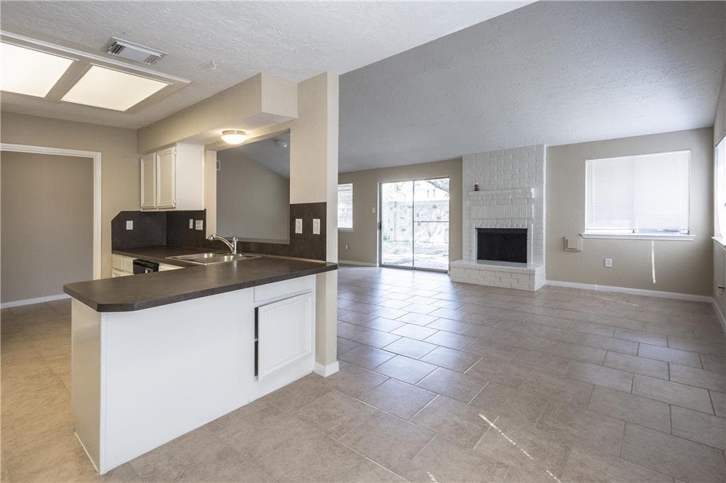 Katy House: 20010 Fort Dodge Dr