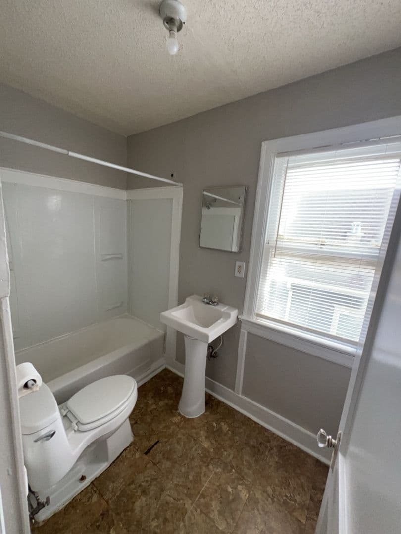 Houston Apartment: 1552 Lombardy St