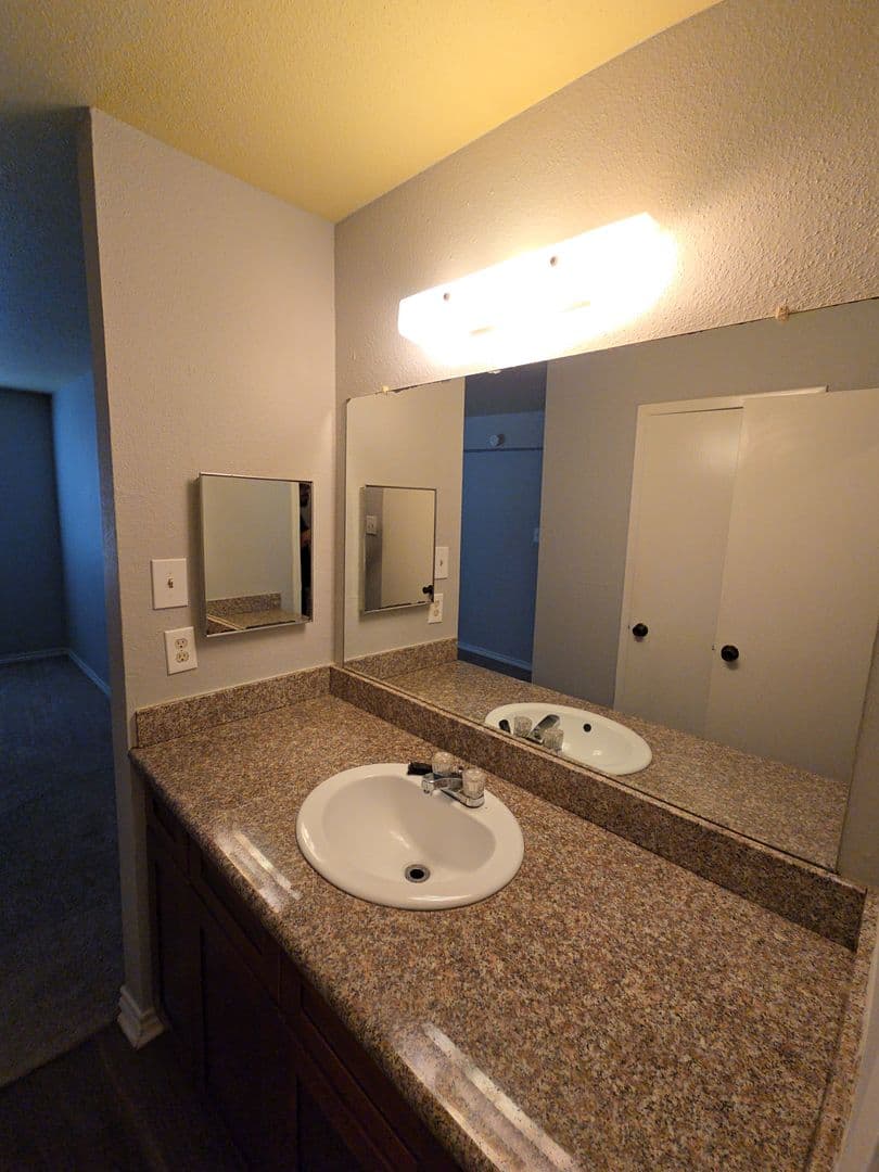 Houston Apartment: 12634 Ashford Meadow Dr #1