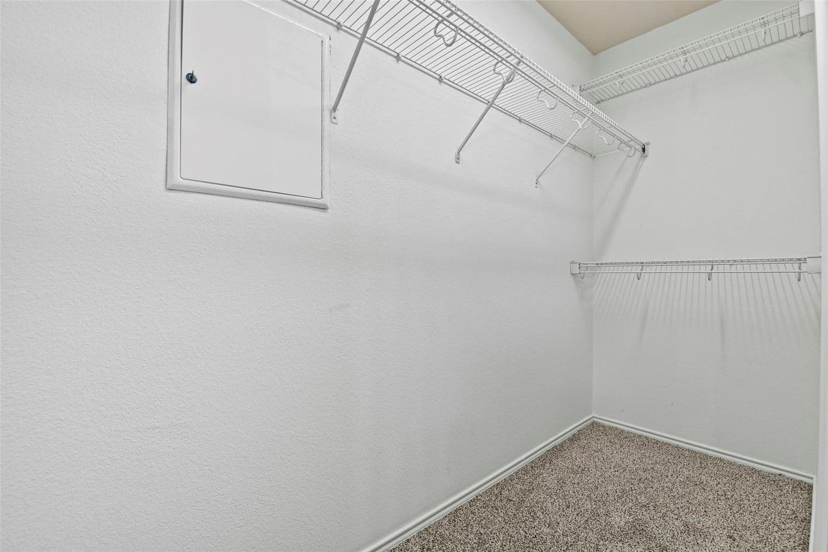 Houston House: 822 Grand Plains Dr