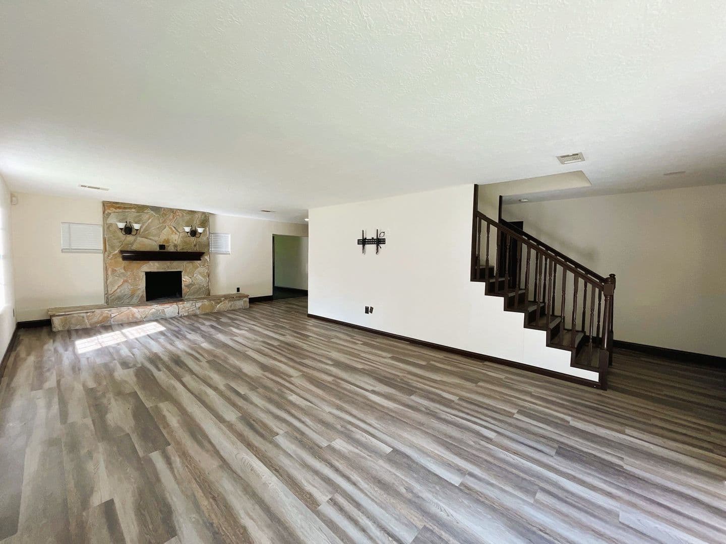 Dickinson House: 3112 Timber Ln