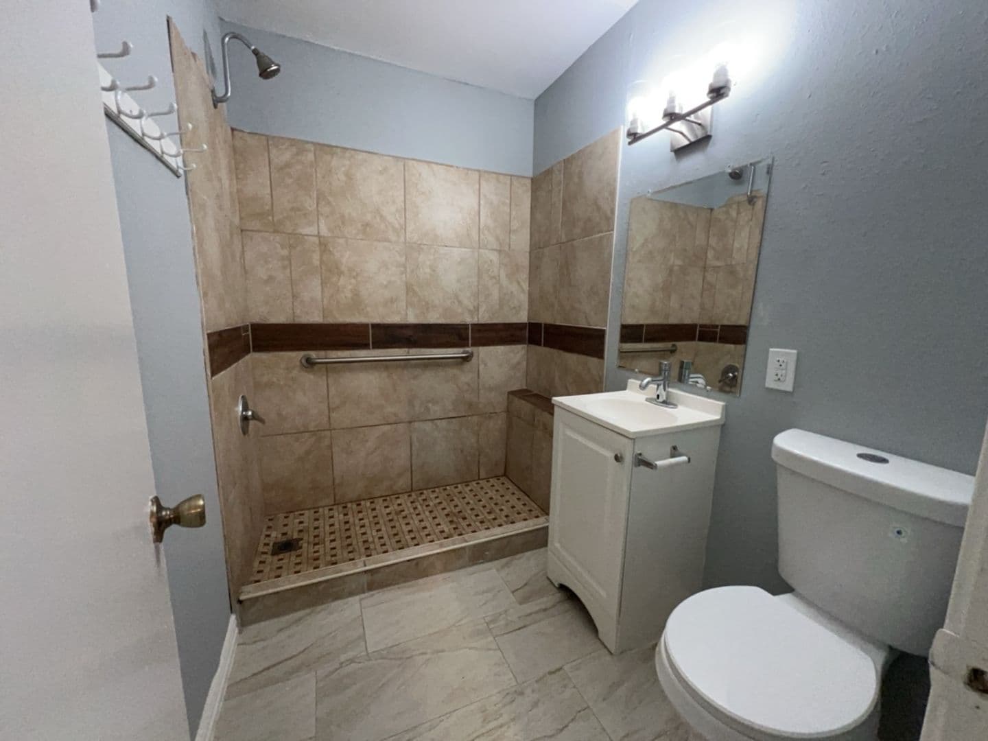 Pasadena Apartment: 405 Johnson St