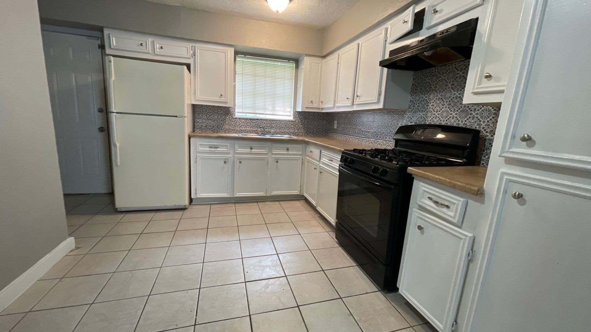 Houston House: 8303 Saint Lo