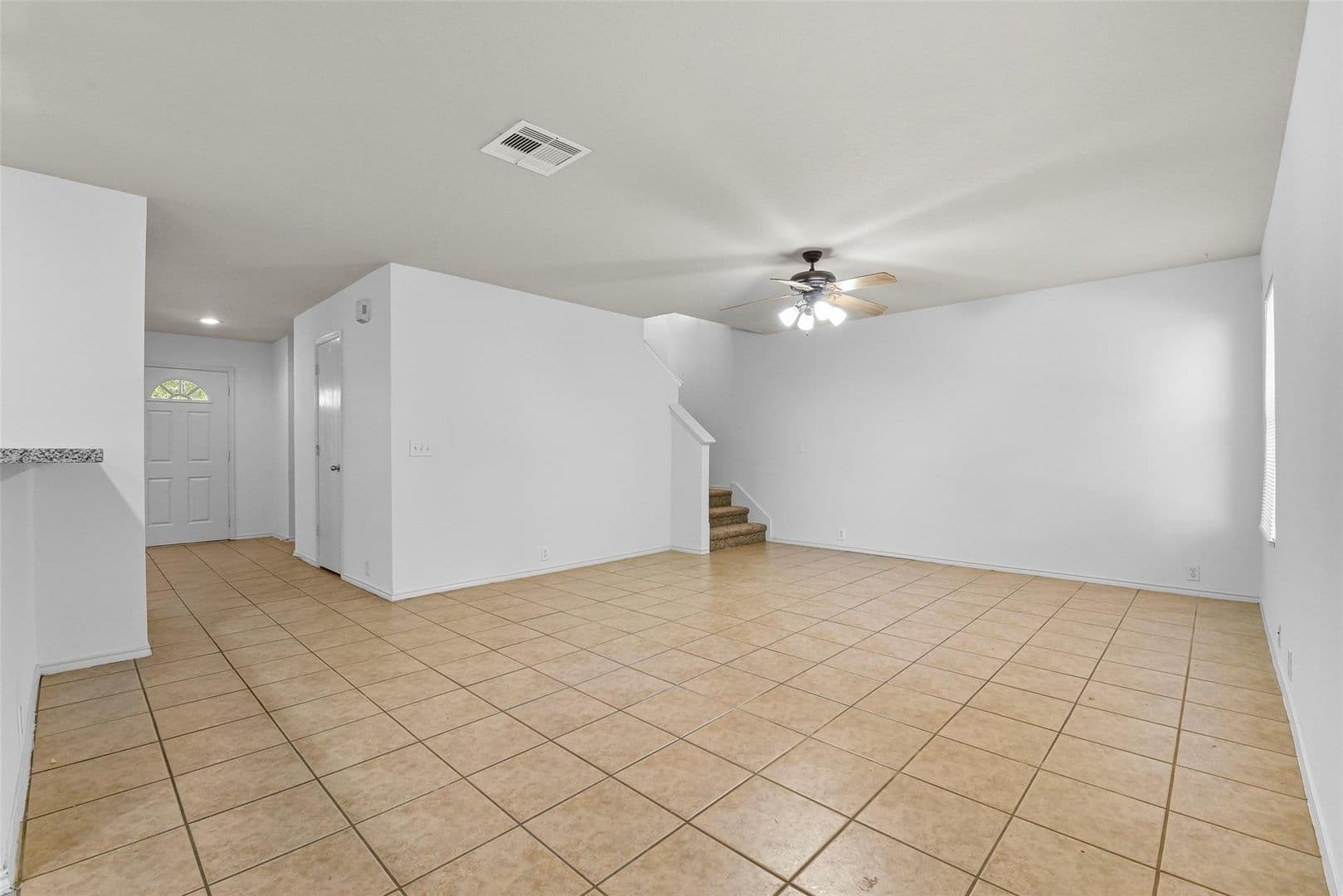 Houston House: 822 Grand Plains Dr