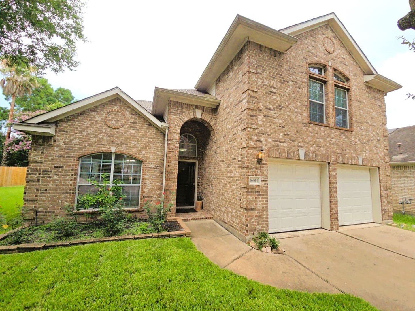 Houston House: 16514 Bluff Springs Dr