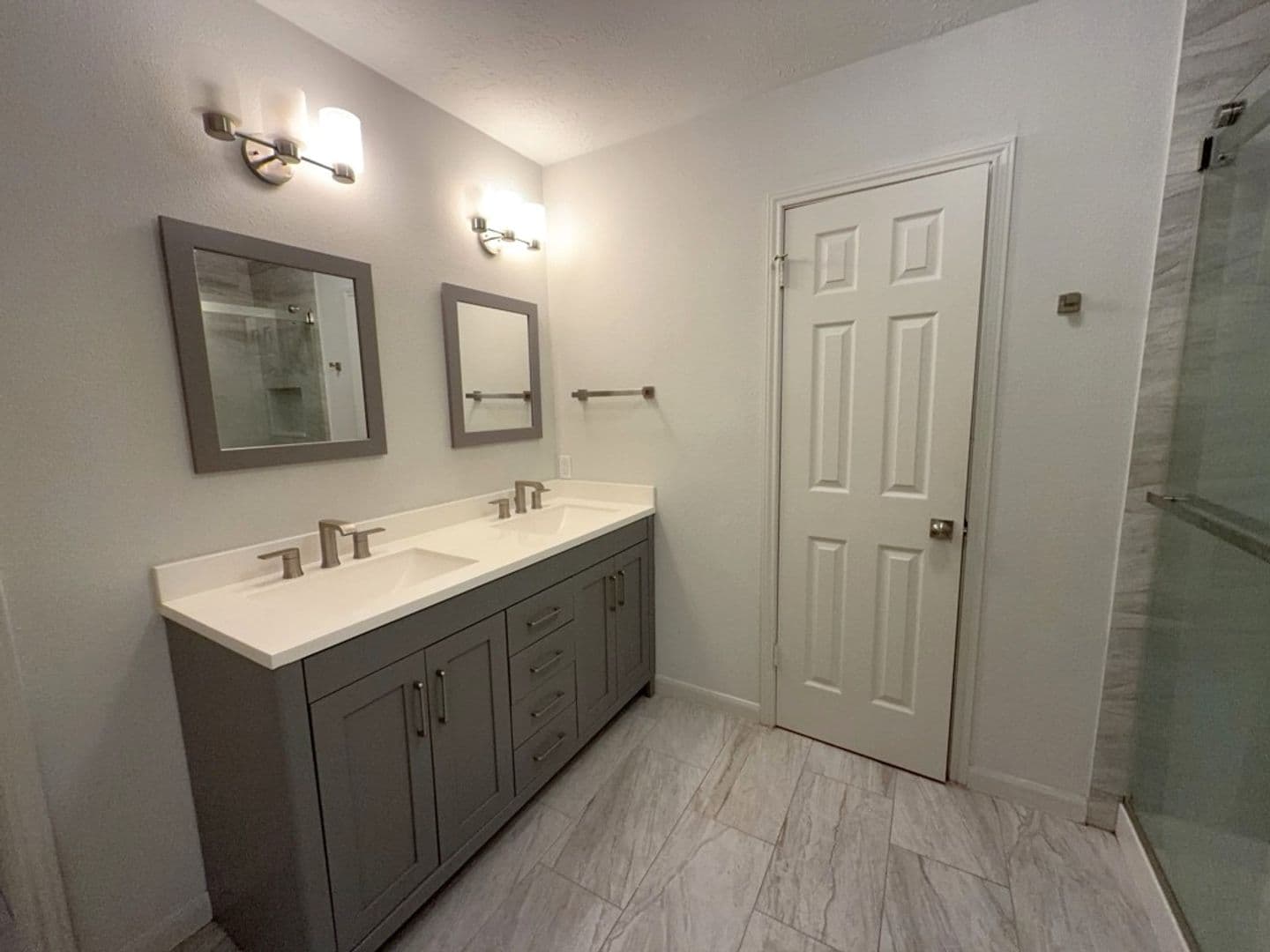 Conroe House: 218 Bedford Ln