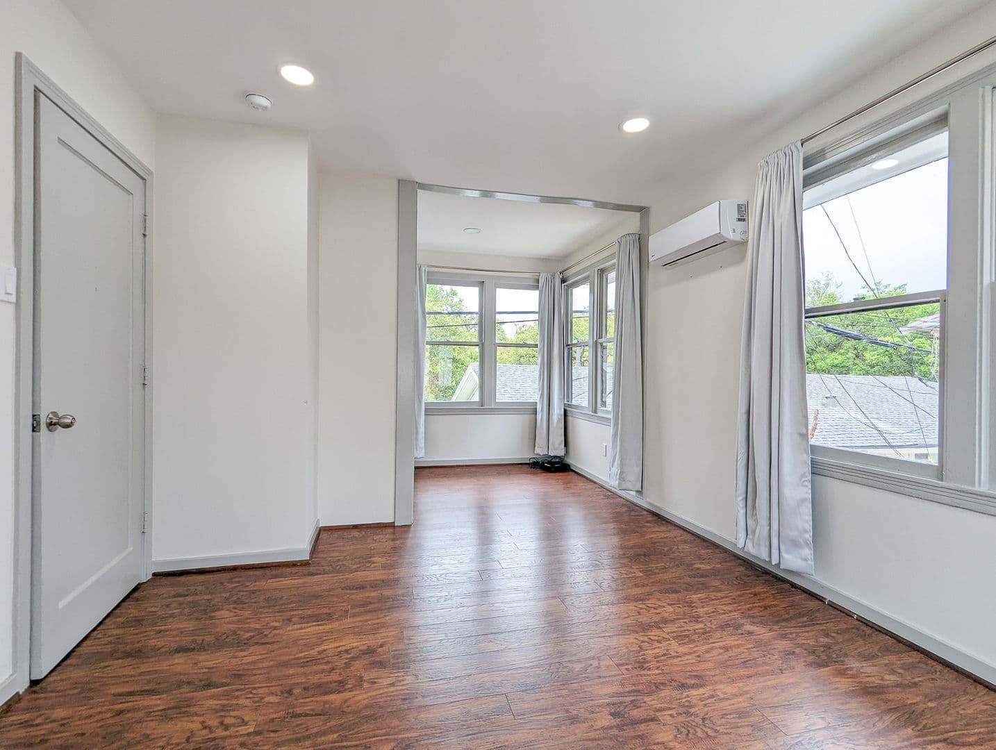 Houston Apartment: 2306 Addison Rd