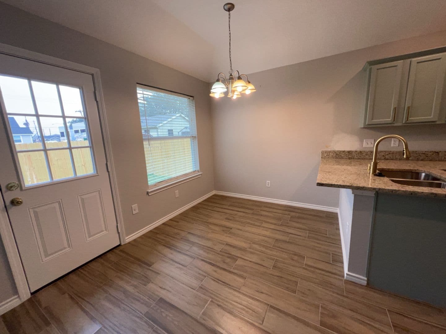 Houston House: 3634 Du Bois St