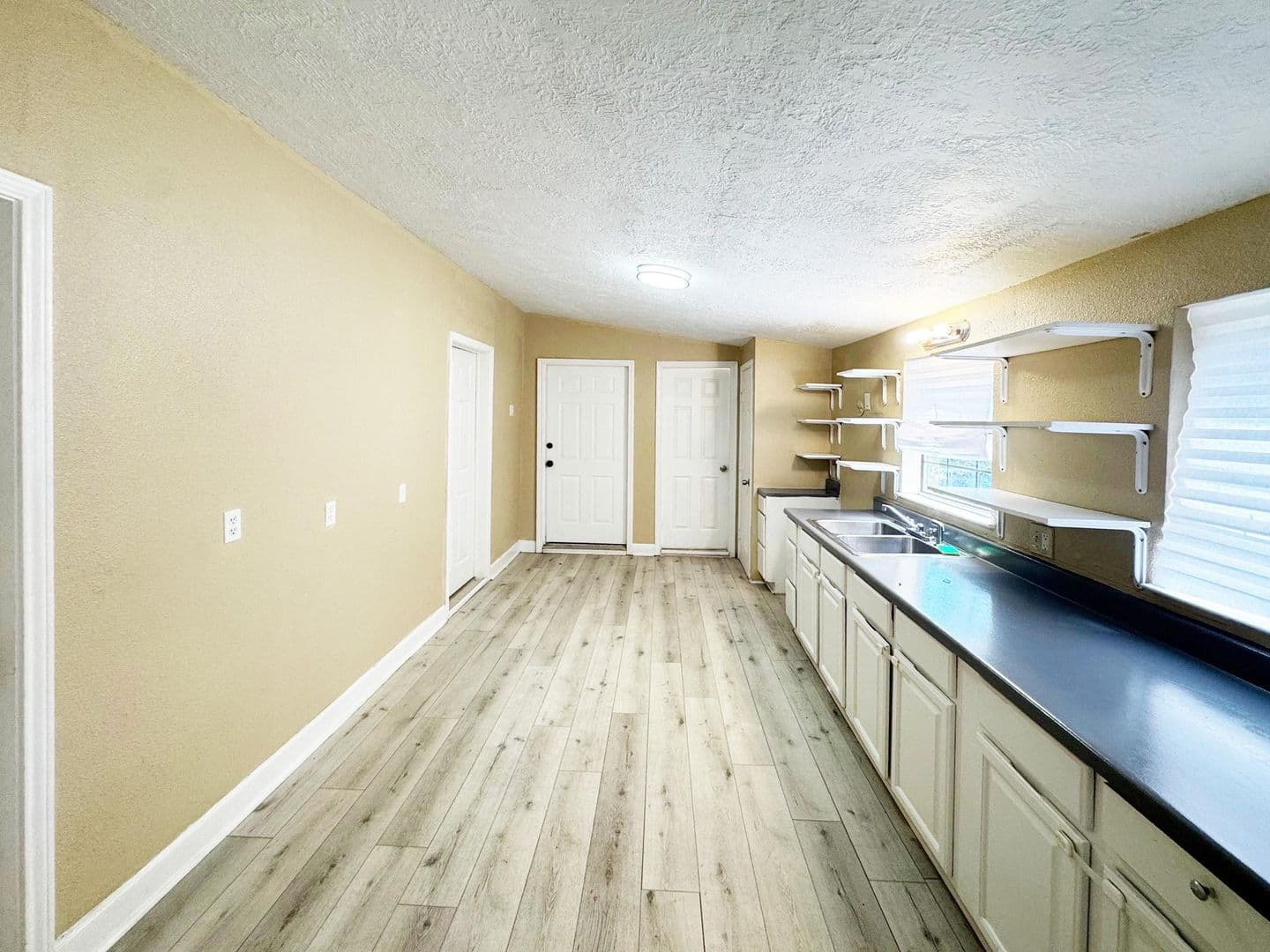 Galveston House: 3621 Winnie St