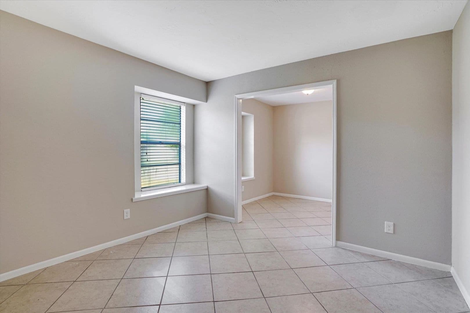 Houston House: 9414 Willow Meadow Dr