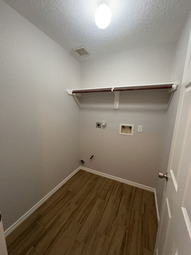 Houston House: 3634 Du Bois St
