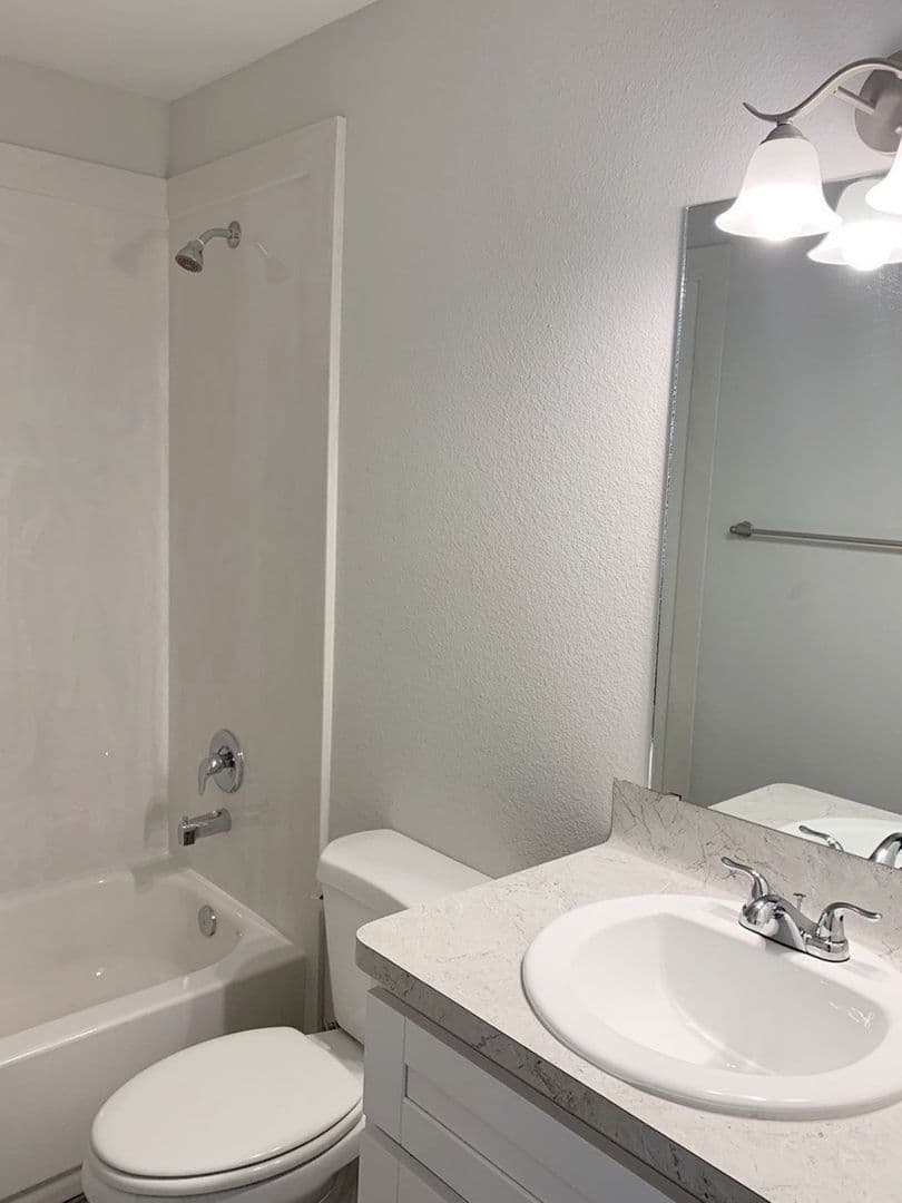 Houston House: 7801 Angus St.