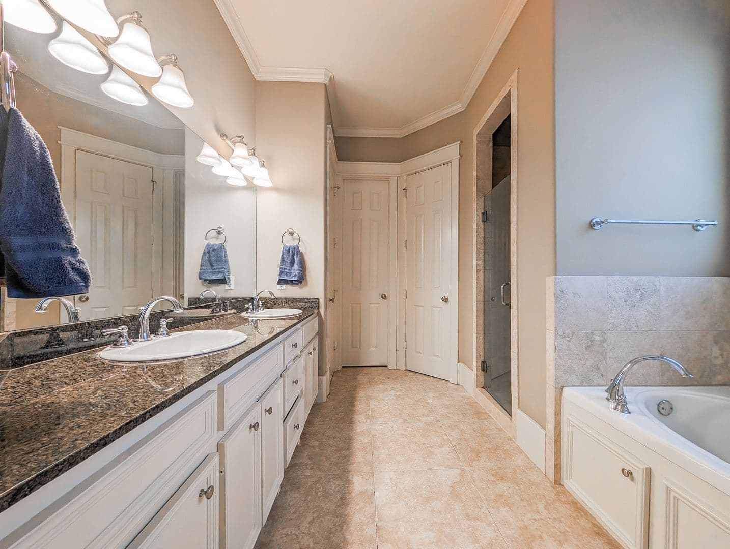 Houston House: 1126 W 17th St Unit B