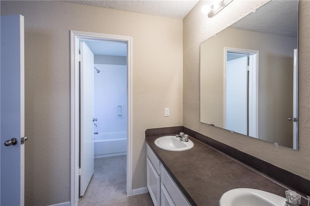 Katy House: 20010 Fort Dodge Dr