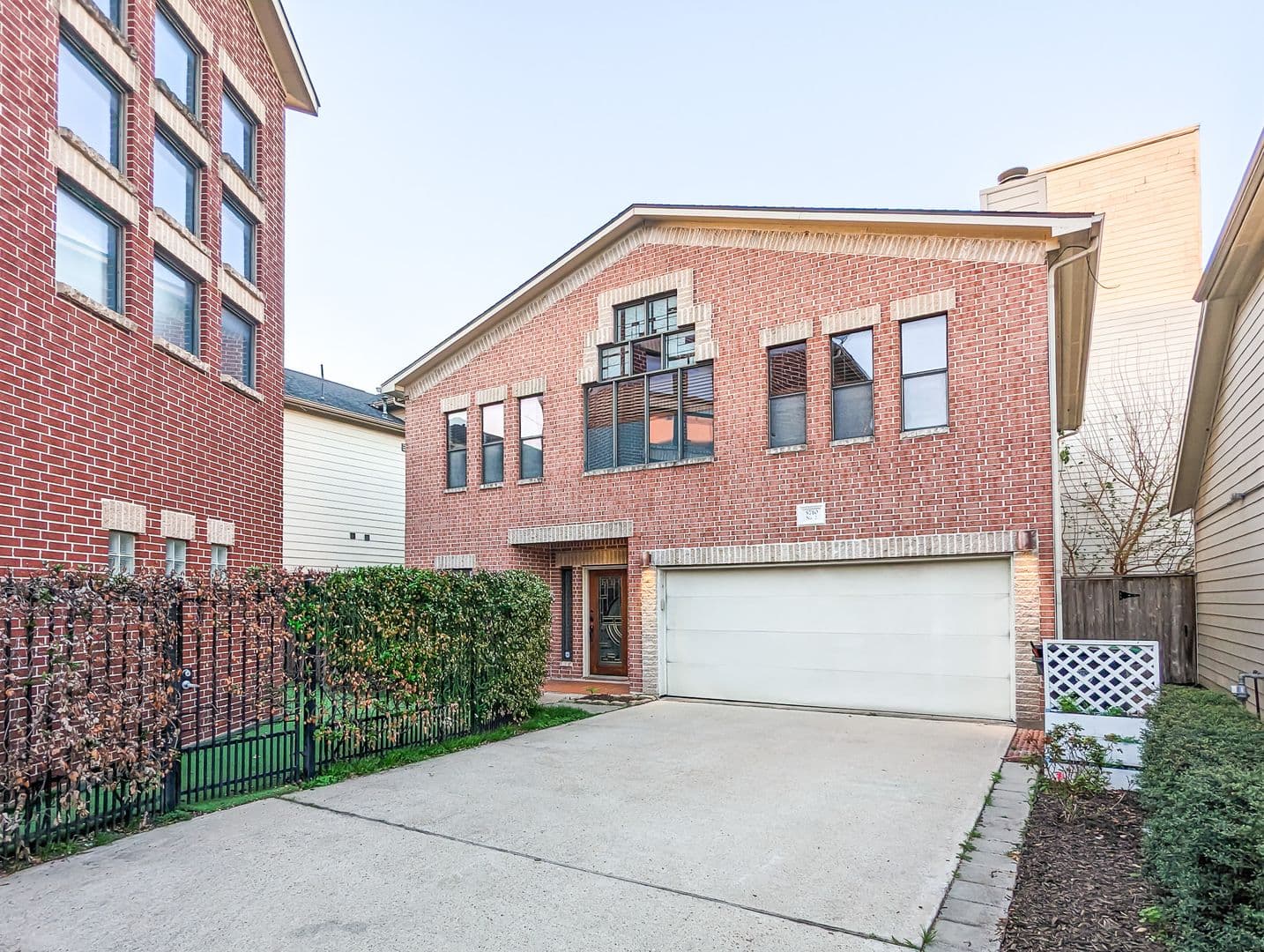 Houston House: 5710 Cornish Street #2