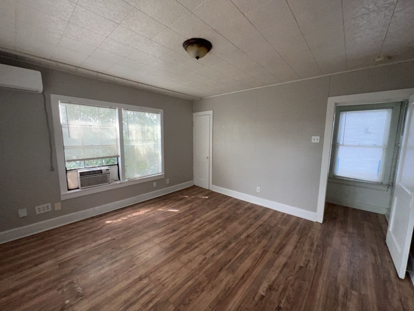 Houston Apartment: 1552 Lombardy St
