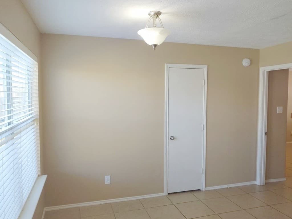 Humble House: 9015 Serena Ln