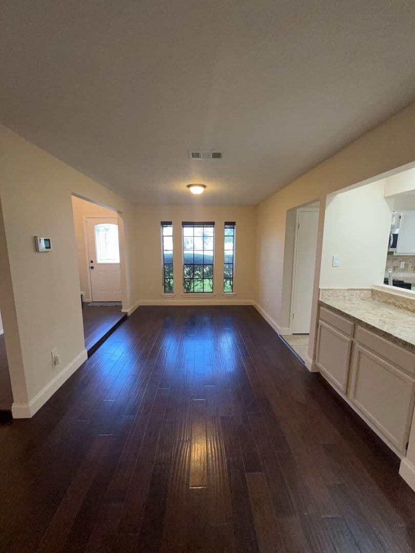 Houston House: 7402 Wood Bluff Blvd