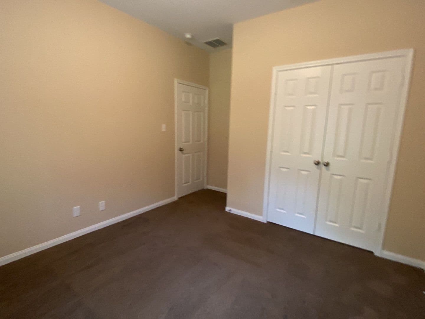 New Caney House: 618 Shady Lake Dr