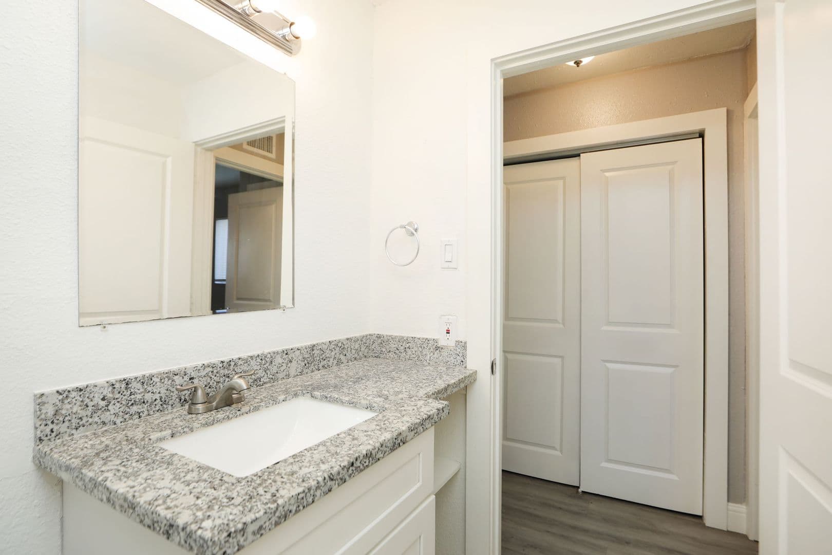 Houston House: 8127 Colonial Ln Unit 2