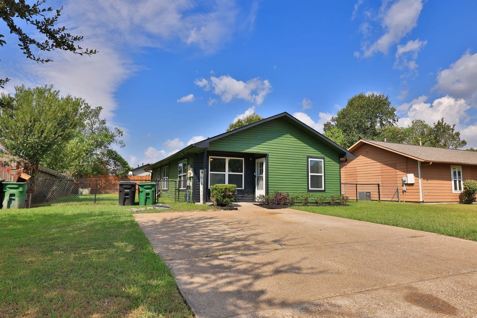 Houston House: 9815 Caballero Dr