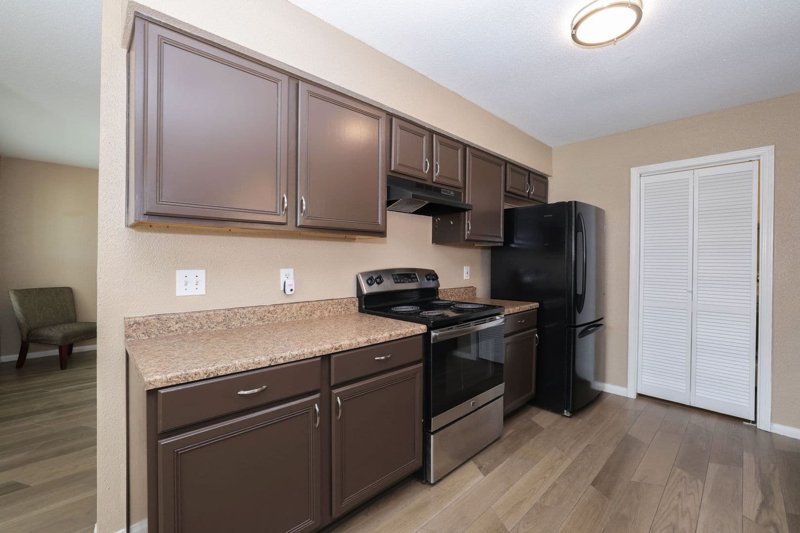 Houston House: 9815 Caballero Dr