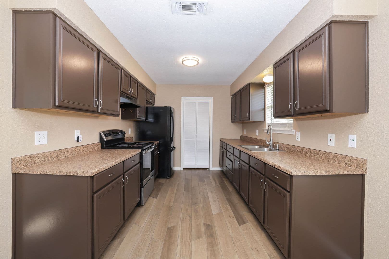 Houston House: 9815 Caballero Dr