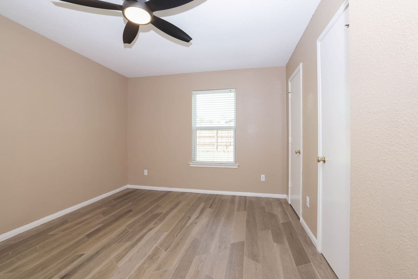 Houston House: 9815 Caballero Dr