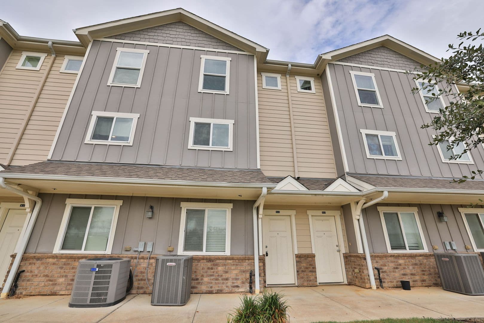 Spring House: 21155 Gosling Rd 14-D