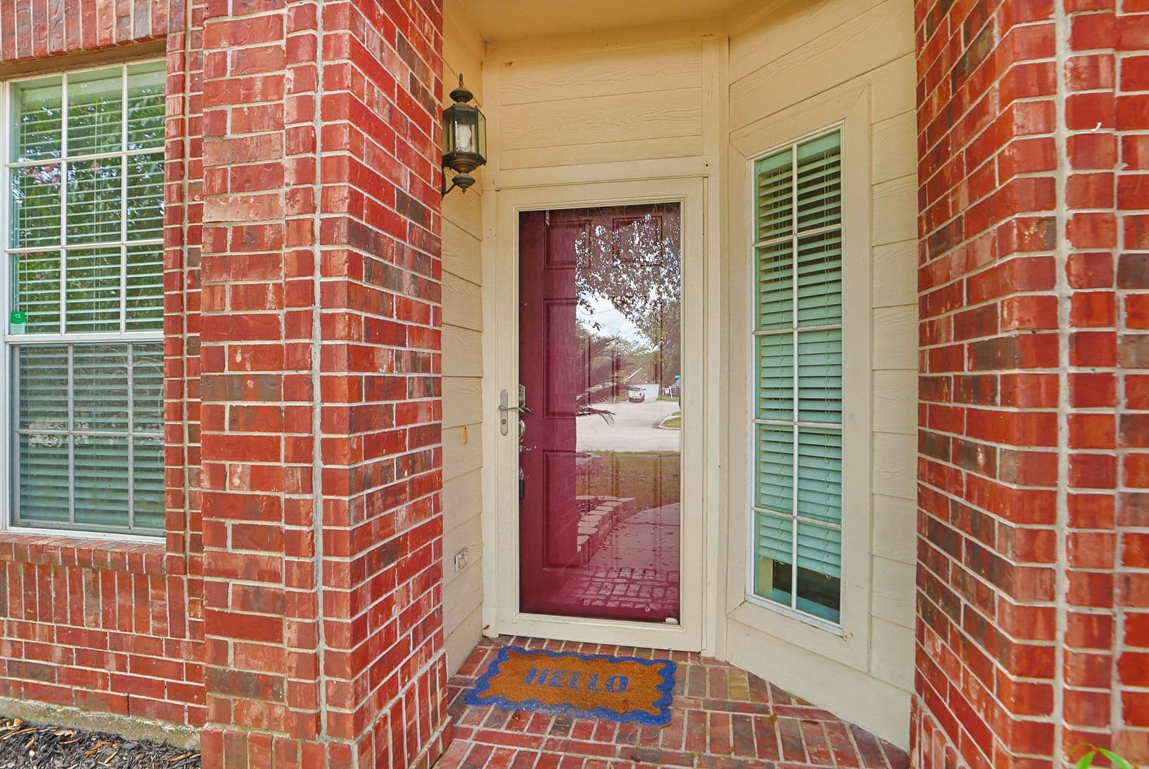Houston House: 14707 Concord Grove