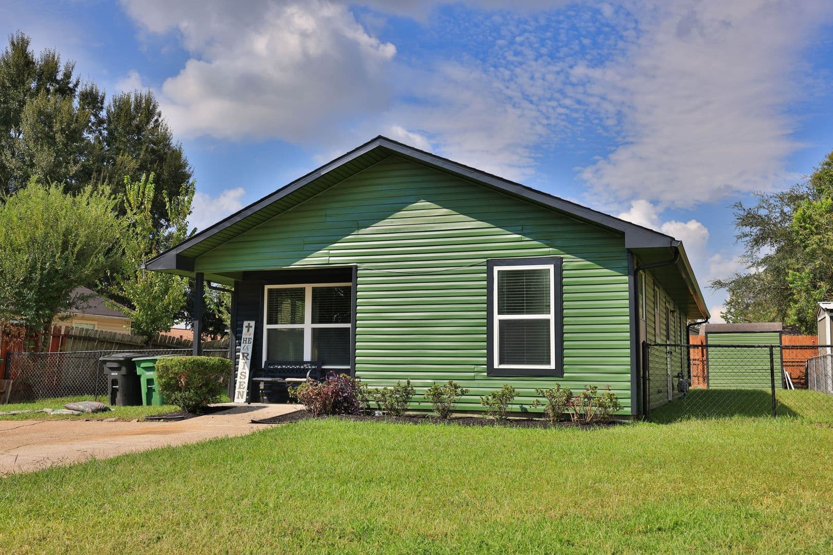 Houston House: 9815 Caballero Dr
