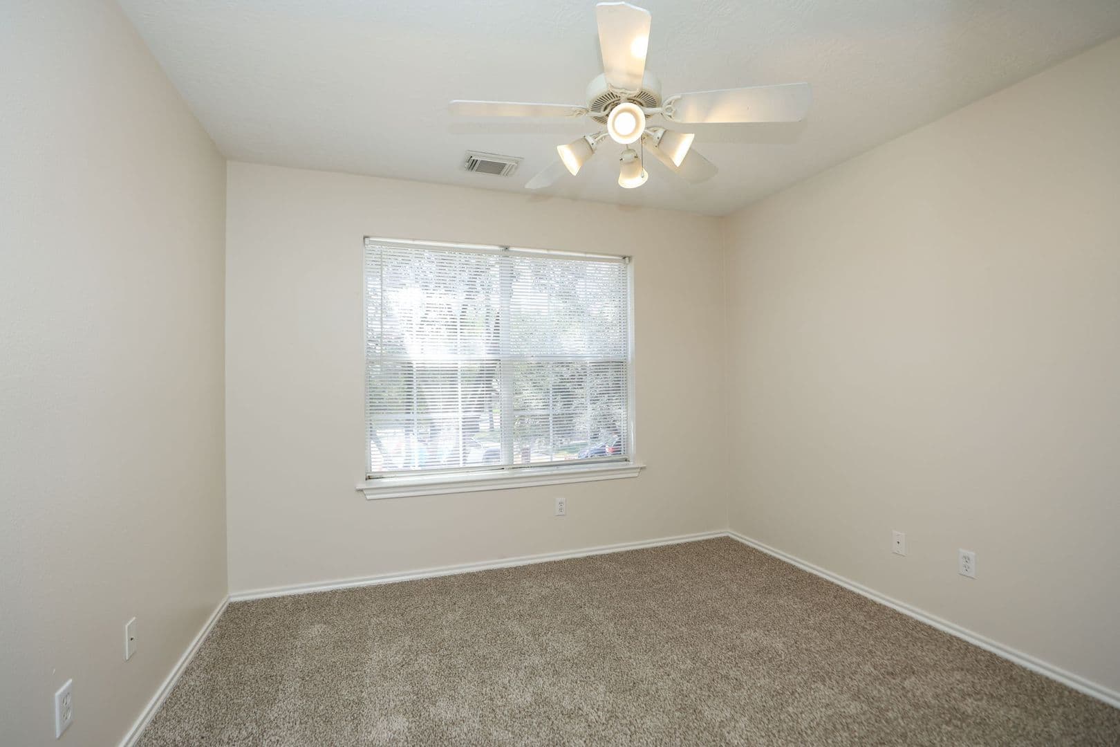 Tomball House: 18910 Piney Bend Court