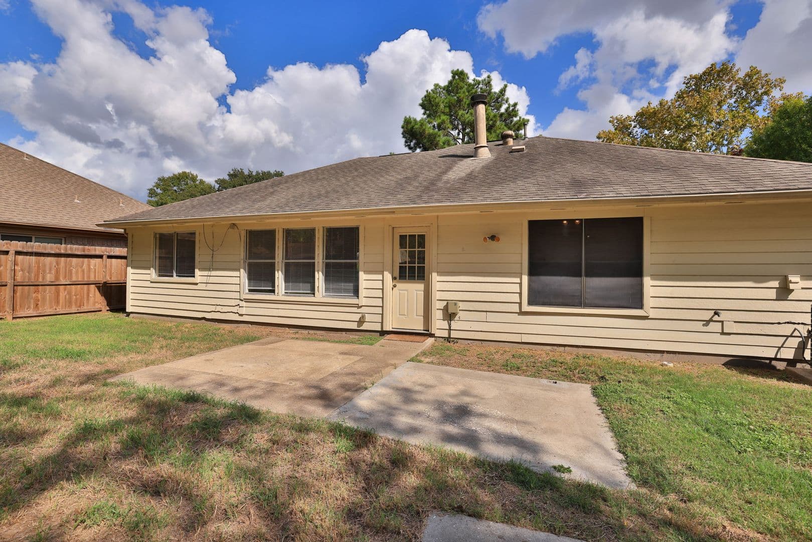 Houston House: 11607 Lennington Dr