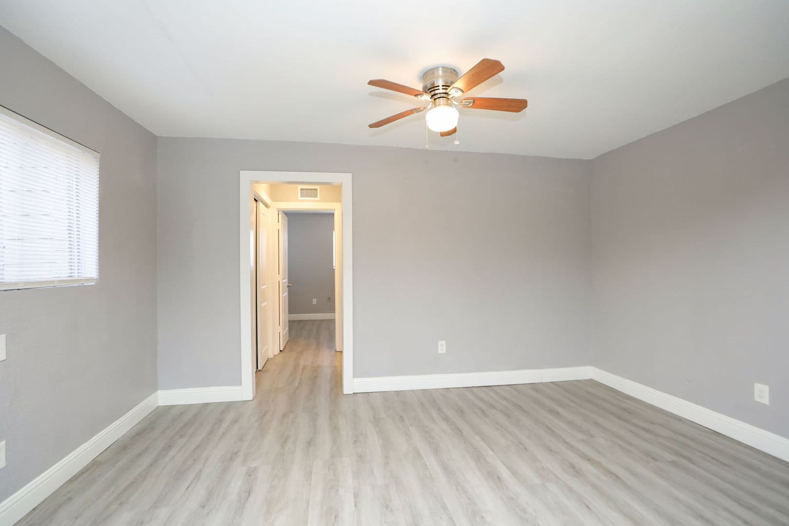 Houston House: 8127 Colonial Ln Unit 2