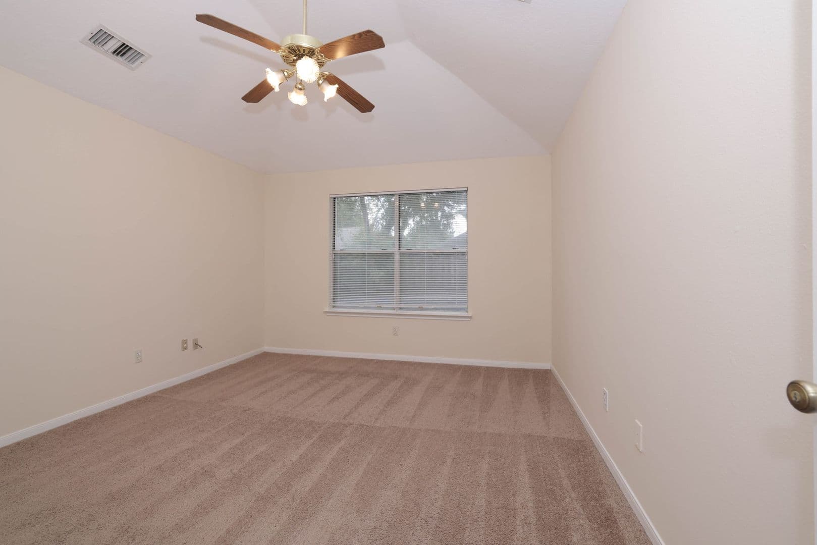 Houston House: 11607 Lennington Dr