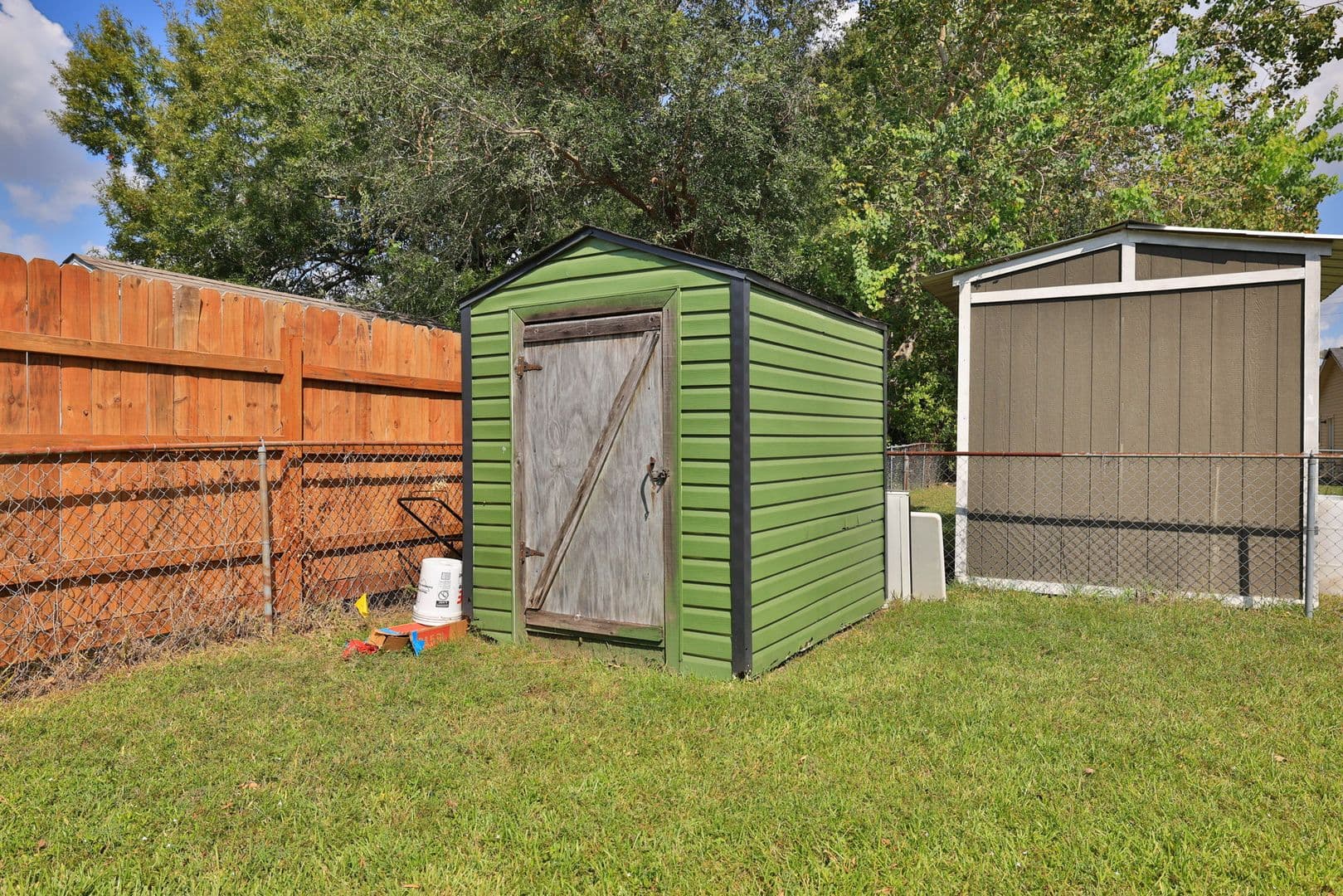 Houston House: 9815 Caballero Dr