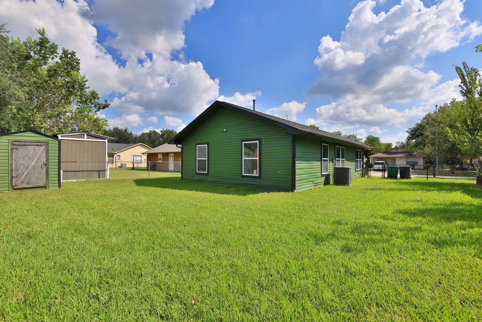Houston House: 9815 Caballero Dr
