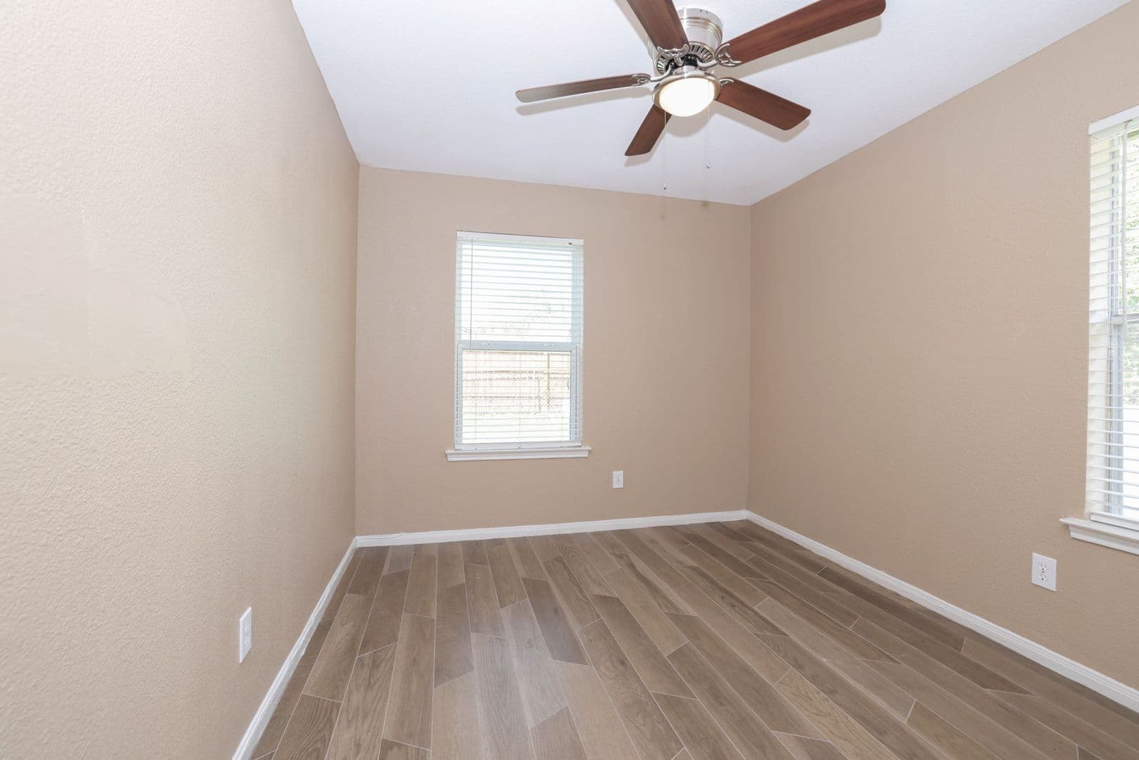 Houston House: 9815 Caballero Dr