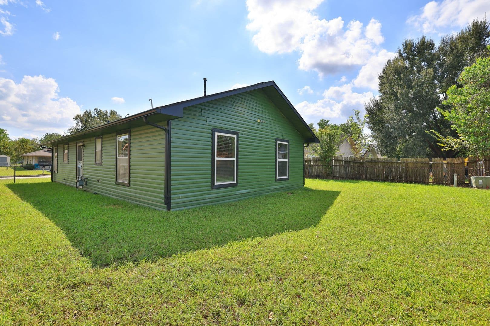 Houston House: 9815 Caballero Dr
