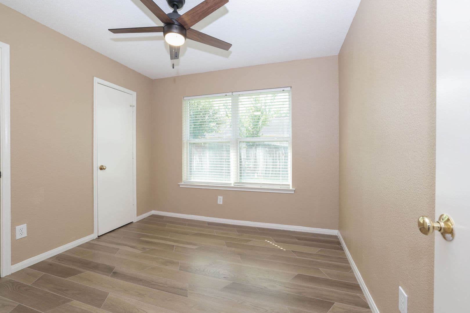 Houston House: 9815 Caballero Dr