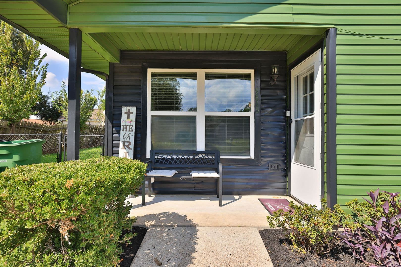 Houston House: 9815 Caballero Dr