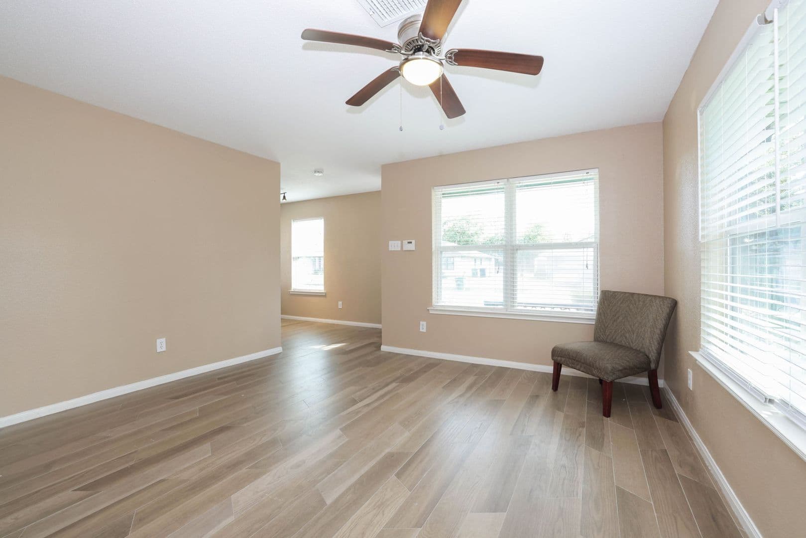 Houston House: 9815 Caballero Dr