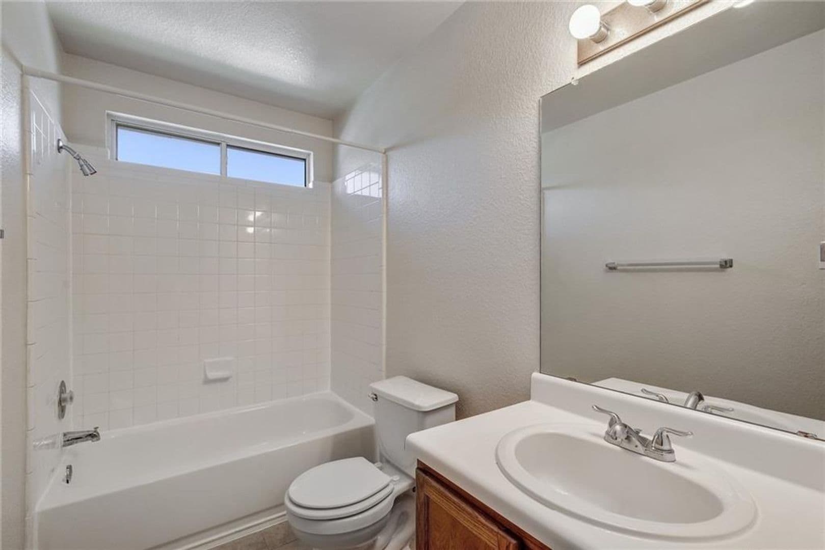 Kyle House: 205 Spring Branch Loop