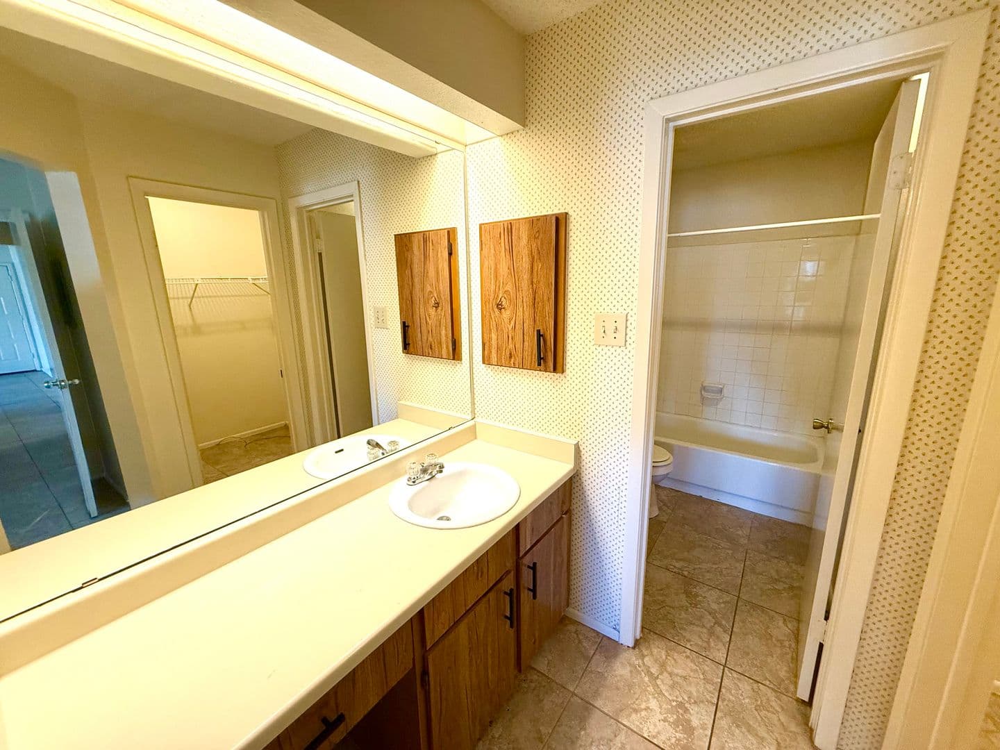 San Antonio House: 14343 Judson Rd APT 407