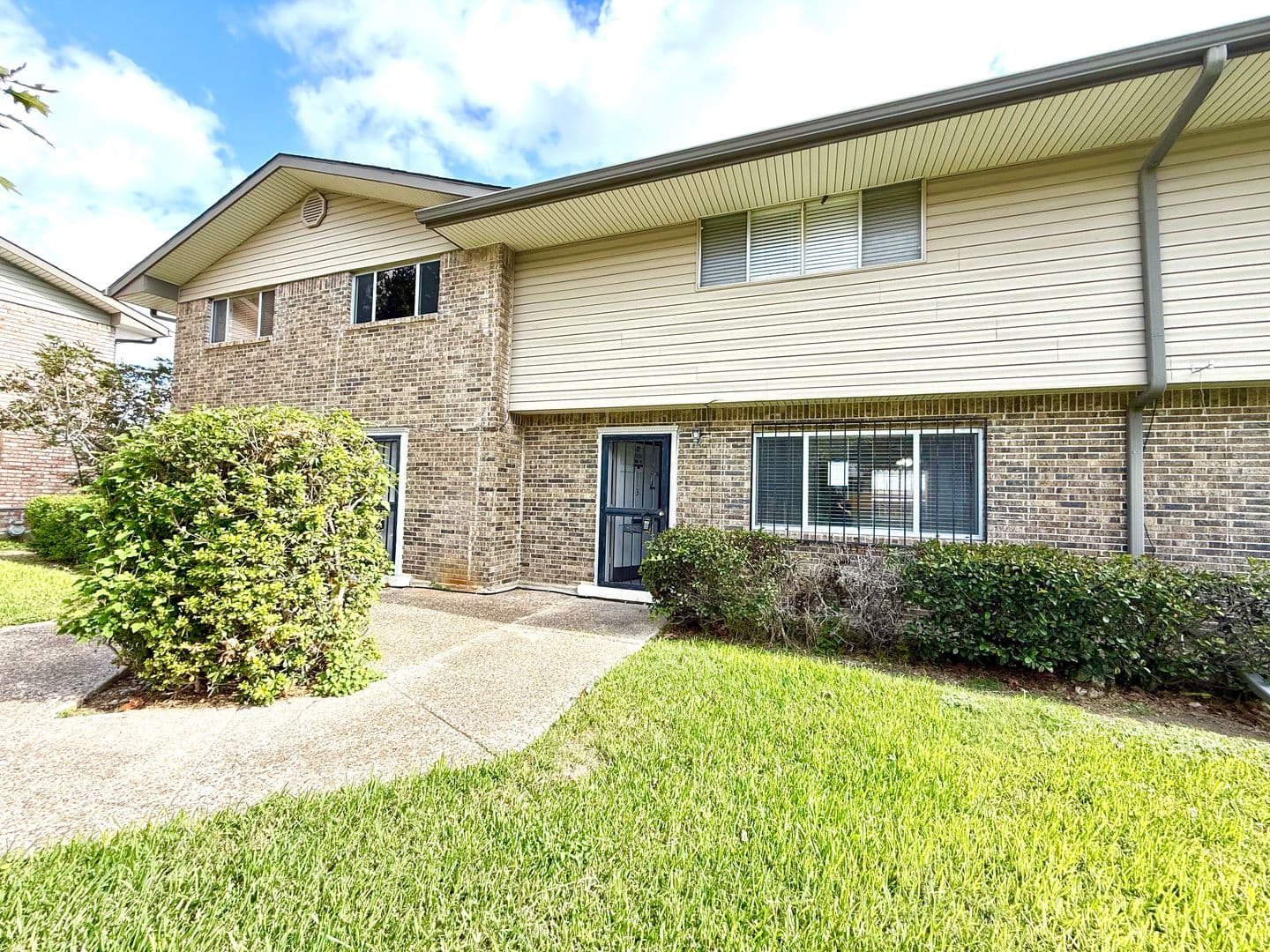 San Antonio House: 113 E Silver Sands