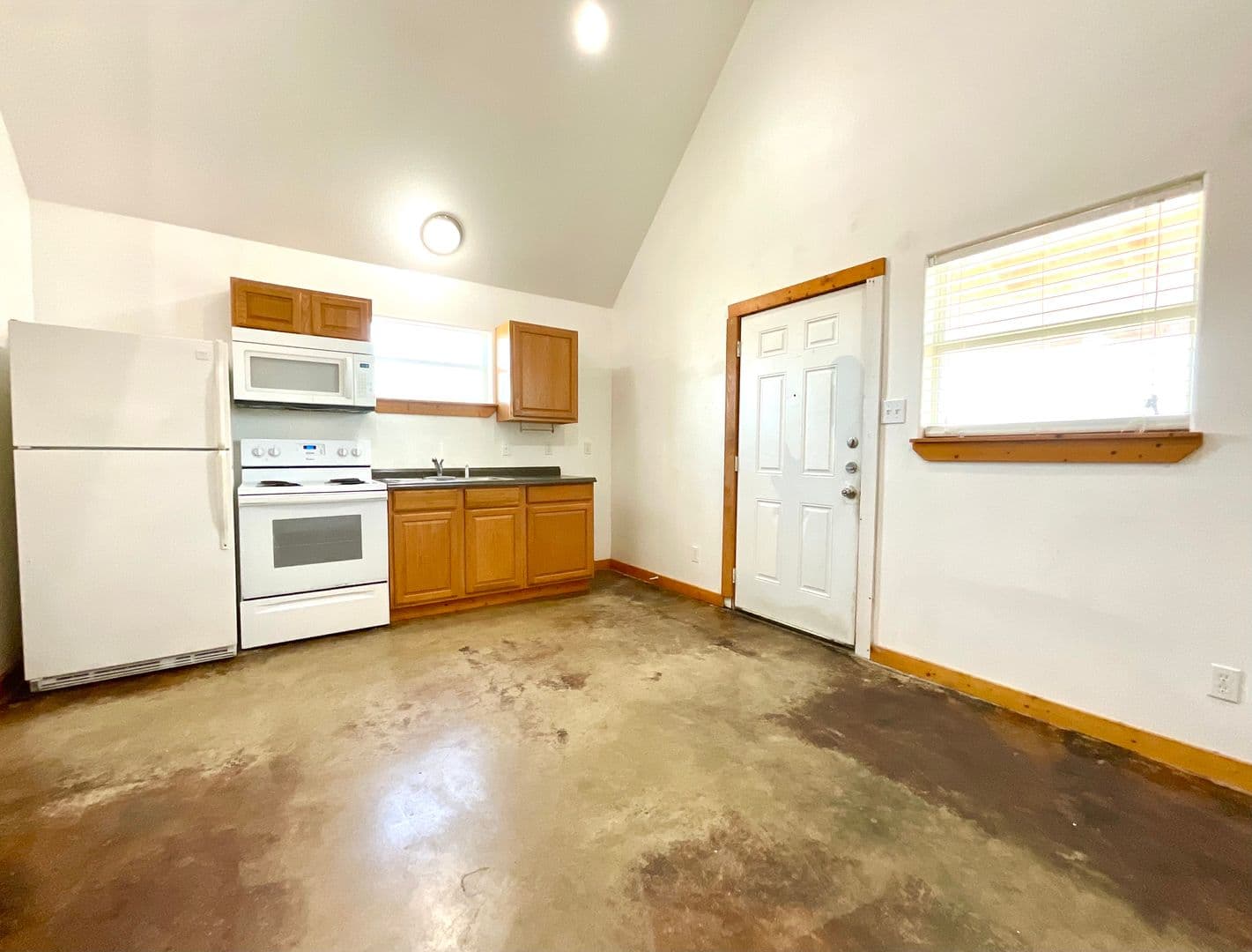 Floresville Apartment: 573 Texas 97